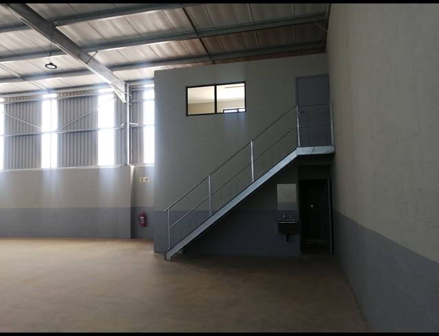 450M² WAREHOUSE TO LET IN WATERFALL